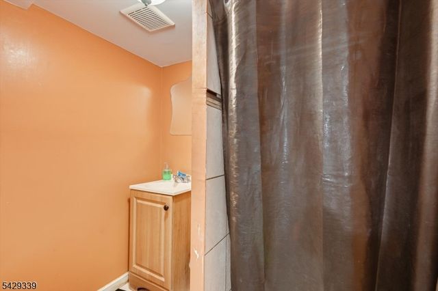 31 Romney Rd, Bound Brook Boro, NJ 08805