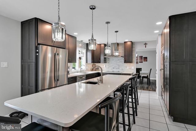 130 VALLEY RD, Hamburg, PA 19526