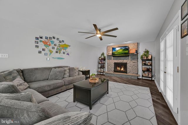 130 VALLEY RD, Hamburg, PA 19526