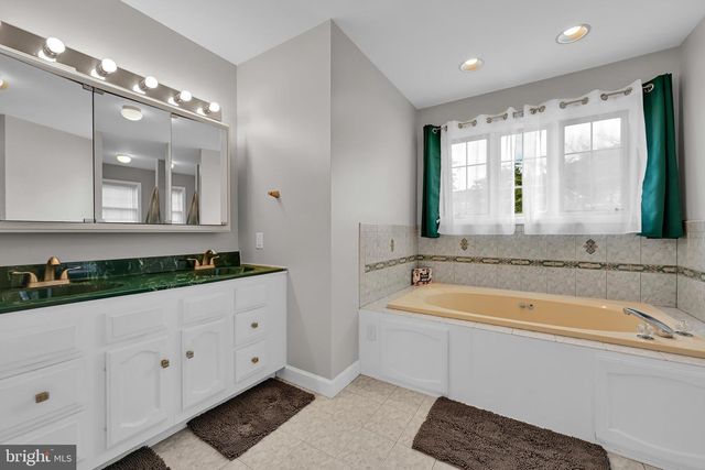 130 VALLEY RD, Hamburg, PA 19526