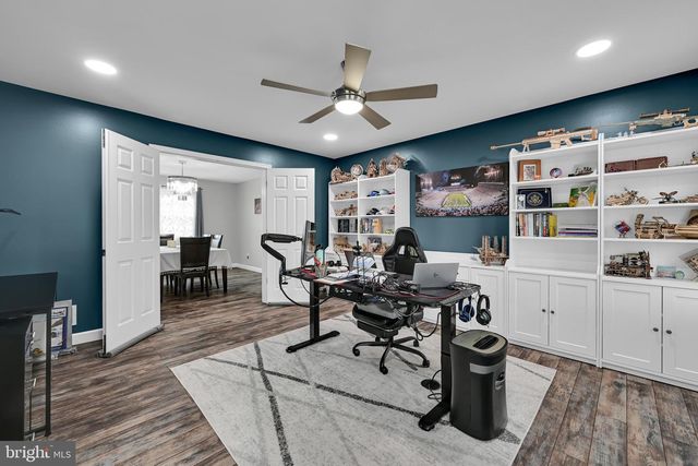 130 VALLEY RD, Hamburg, PA 19526