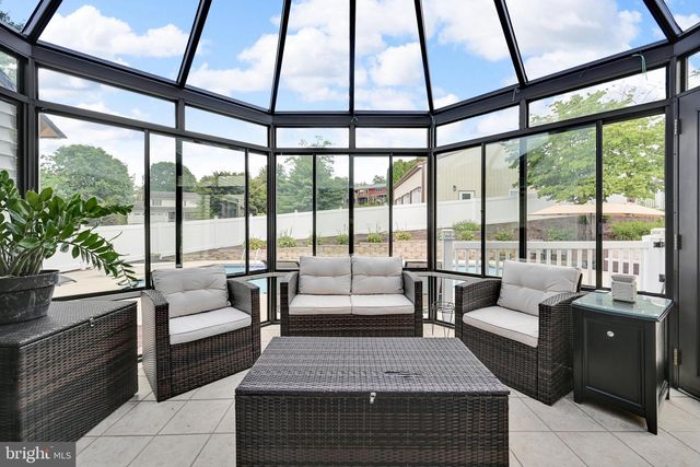 130 VALLEY RD, Hamburg, PA 19526