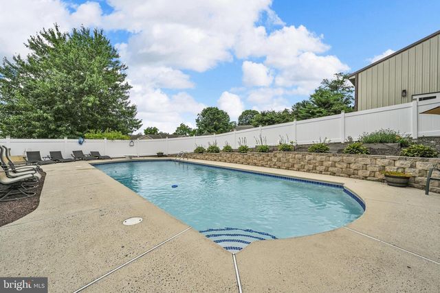 130 VALLEY RD, Hamburg, PA 19526