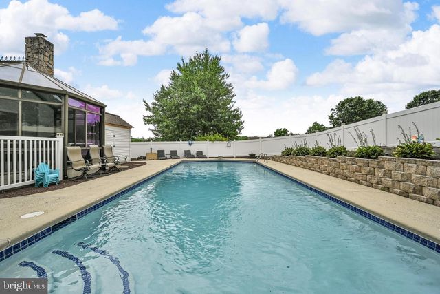 130 VALLEY RD, Hamburg, PA 19526