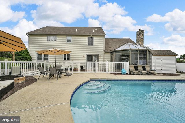 130 VALLEY RD, Hamburg, PA 19526