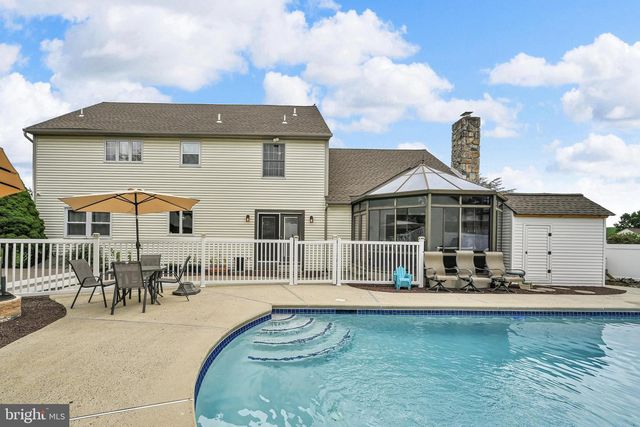 130 VALLEY RD, Hamburg, PA 19526