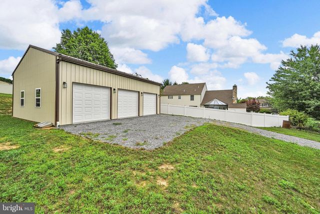 130 VALLEY RD, Hamburg, PA 19526