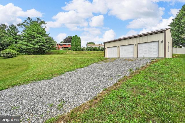 130 VALLEY RD, Hamburg, PA 19526