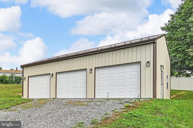 130 VALLEY RD, Hamburg, PA 19526