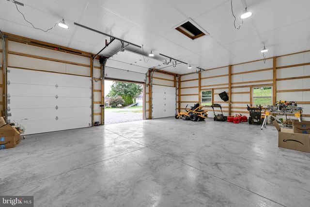 130 VALLEY RD, Hamburg, PA 19526