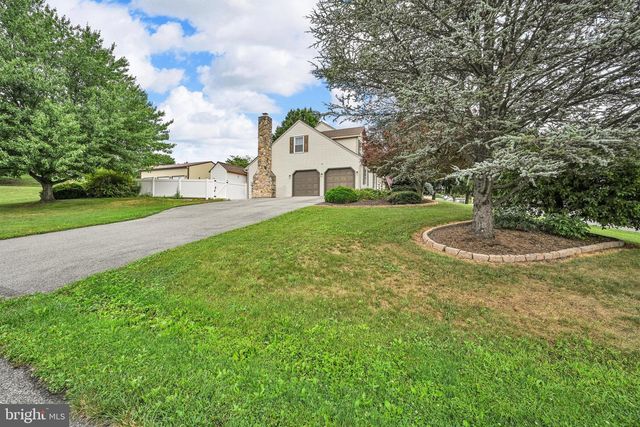 130 VALLEY RD, Hamburg, PA 19526