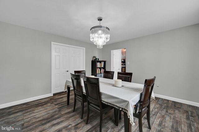 130 VALLEY RD, Hamburg, PA 19526