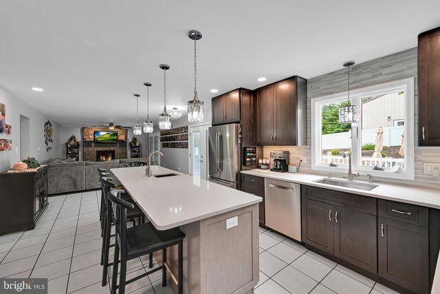 130 VALLEY RD, Hamburg, PA 19526