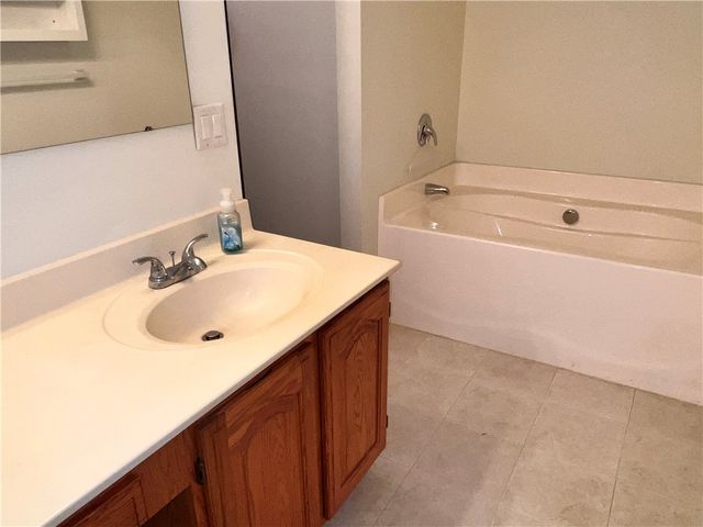 1108 Arrowhead Dr, South Strabane, PA 15301