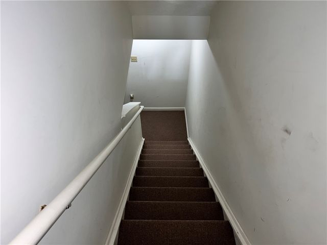 1108 Arrowhead Dr, South Strabane, PA 15301