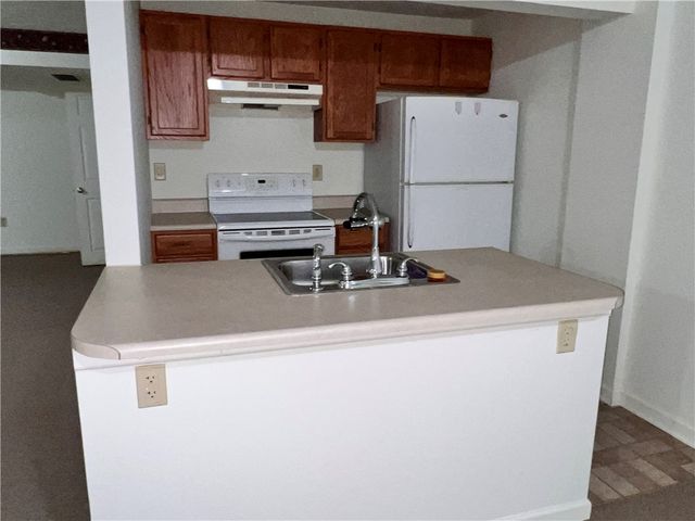 1108 Arrowhead Dr, South Strabane, PA 15301