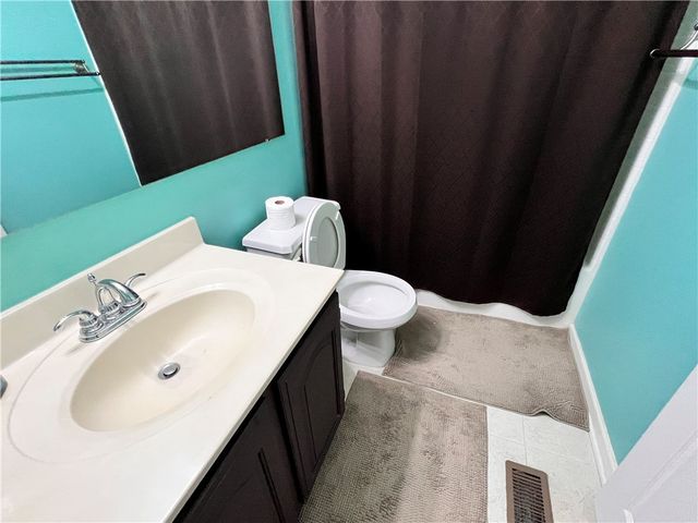 1108 Arrowhead Dr, South Strabane, PA 15301