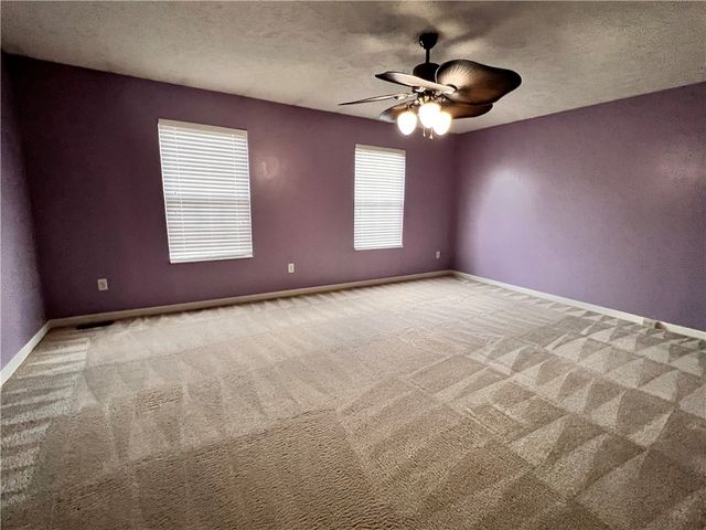 1108 Arrowhead Dr, South Strabane, PA 15301