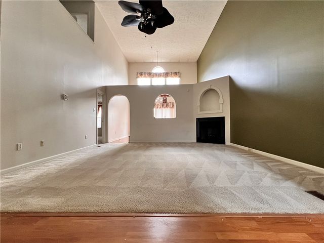 1108 Arrowhead Dr, South Strabane, PA 15301