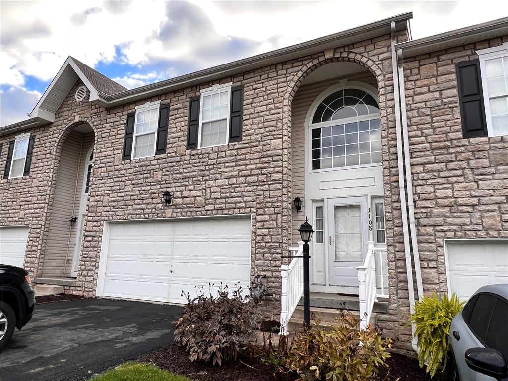 1108 Arrowhead Dr, South Strabane, PA 15301