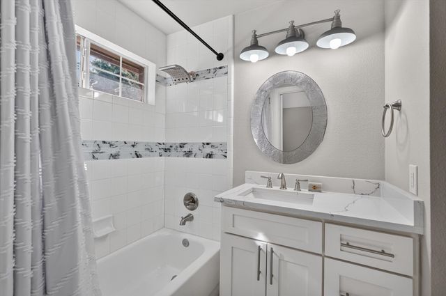 4209 Pinecreek Drive, Rowlett, TX 75088