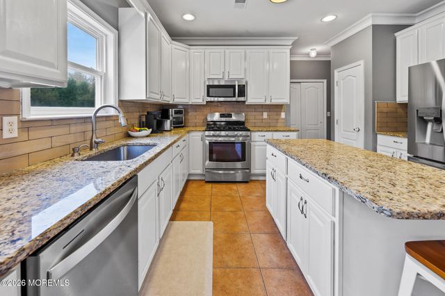 11 Clear Stream Court, Manchester, NJ 08759