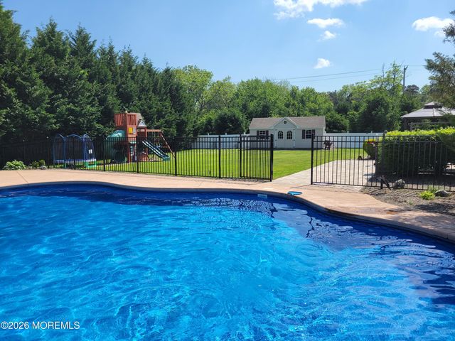 11 Clear Stream Court, Manchester, NJ 08759