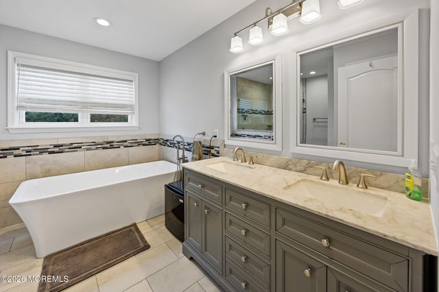 11 Clear Stream Court, Manchester, NJ 08759