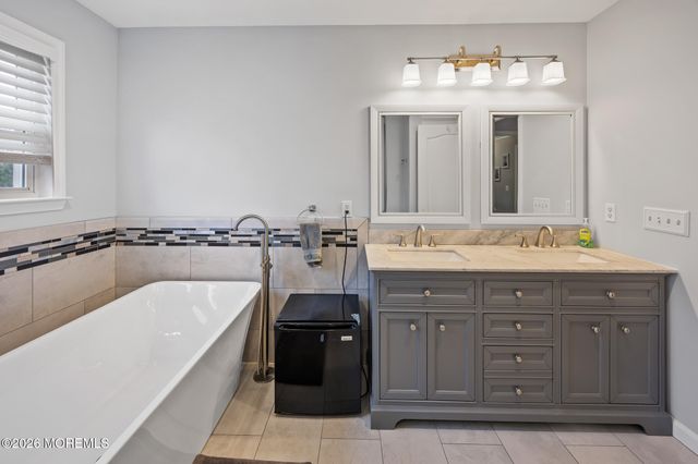 11 Clear Stream Court, Manchester, NJ 08759