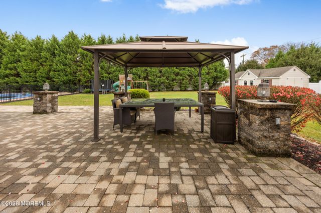 11 Clear Stream Court, Manchester, NJ 08759