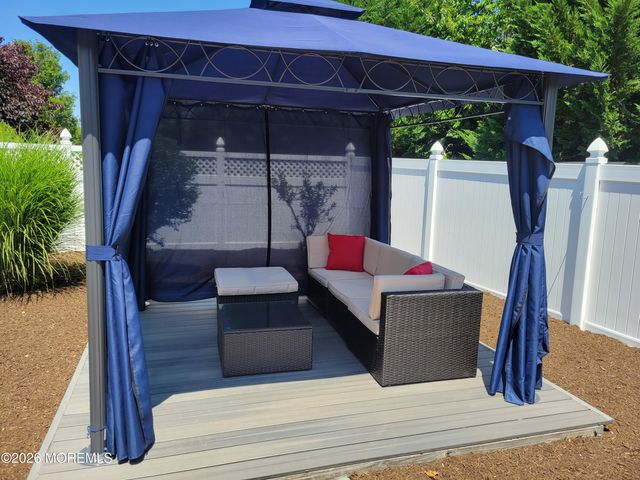 11 Clear Stream Court, Manchester, NJ 08759