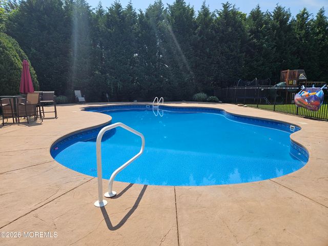 11 Clear Stream Court, Manchester, NJ 08759