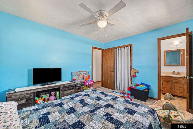 6605 S 86 Street, Omaha, NE 68127