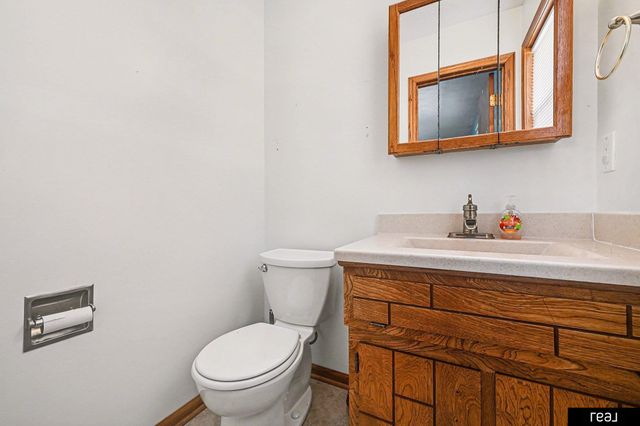 6605 S 86 Street, Omaha, NE 68127