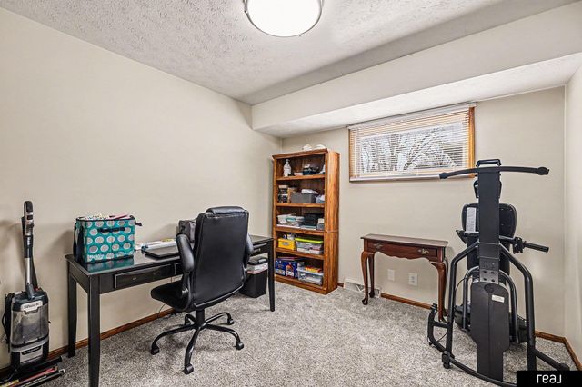 6605 S 86 Street, Omaha, NE 68127