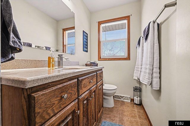 6605 S 86 Street, Omaha, NE 68127