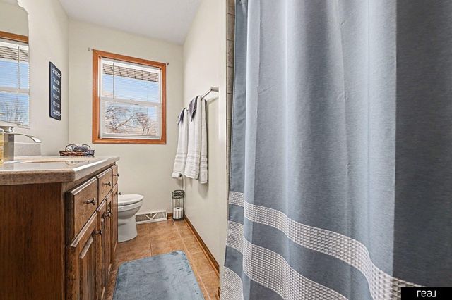 6605 S 86 Street, Omaha, NE 68127