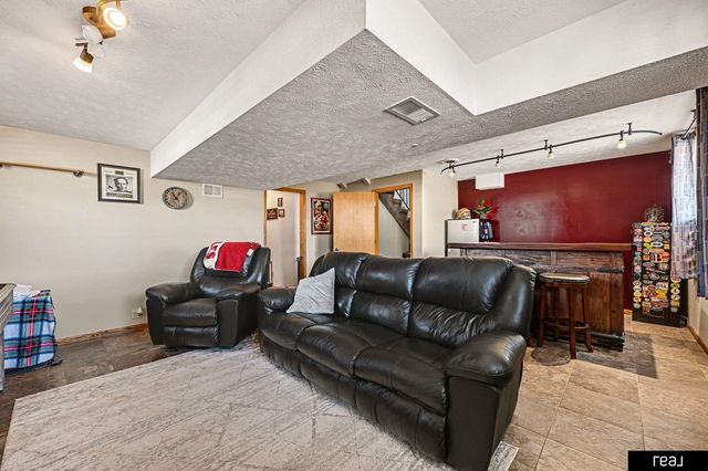 6605 S 86 Street, Omaha, NE 68127