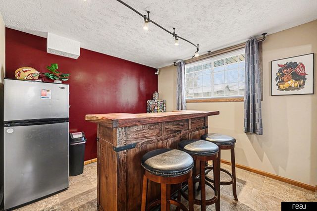 6605 S 86 Street, Omaha, NE 68127