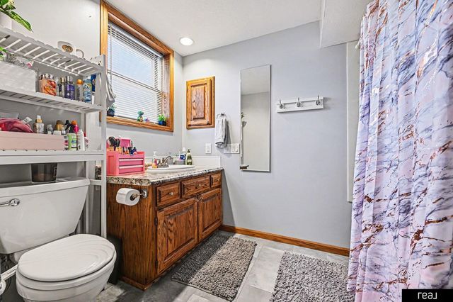 6605 S 86 Street, Omaha, NE 68127