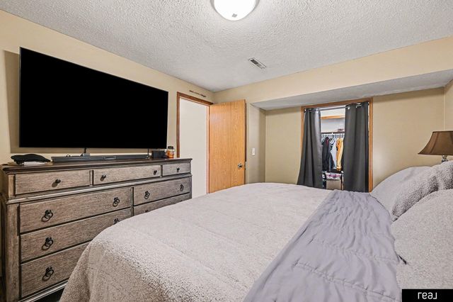 6605 S 86 Street, Omaha, NE 68127