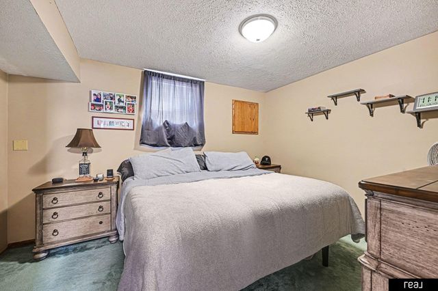 6605 S 86 Street, Omaha, NE 68127