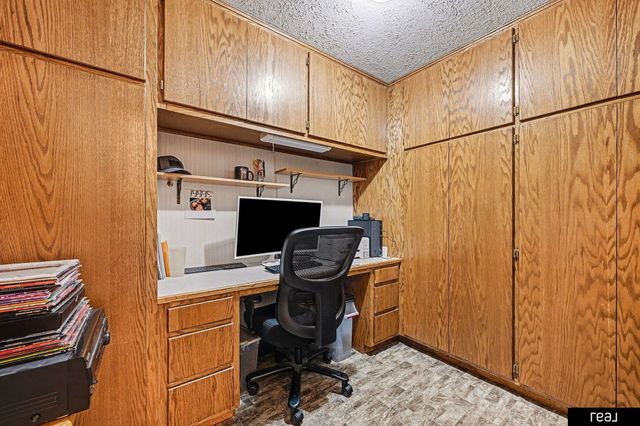 6605 S 86 Street, Omaha, NE 68127