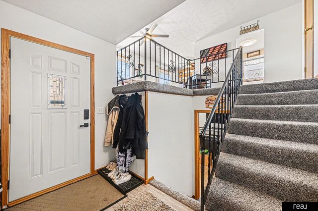 6605 S 86 Street, Omaha, NE 68127