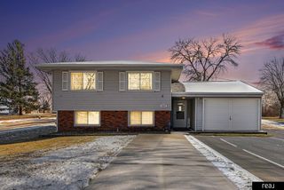 6605 S 86 Street, Omaha, NE 68127