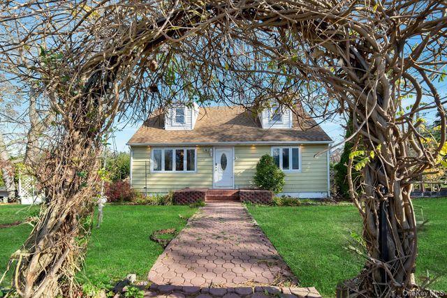 3 Hazel Road, Rocky Point, NY 11778