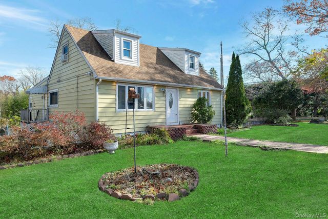 3 Hazel Road, Rocky Point, NY 11778