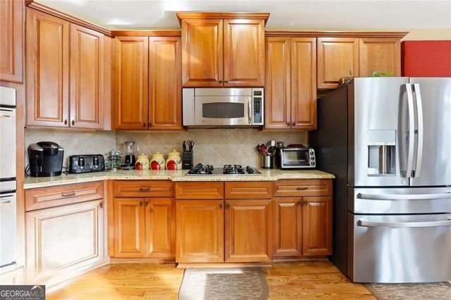 1915 Brackendale Road NE, Kennesaw, GA 30152