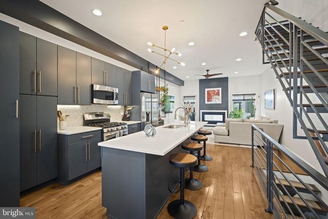1216 CREASE ST, Philadelphia, PA 19125