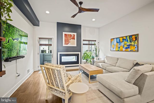 1216 CREASE ST, Philadelphia, PA 19125